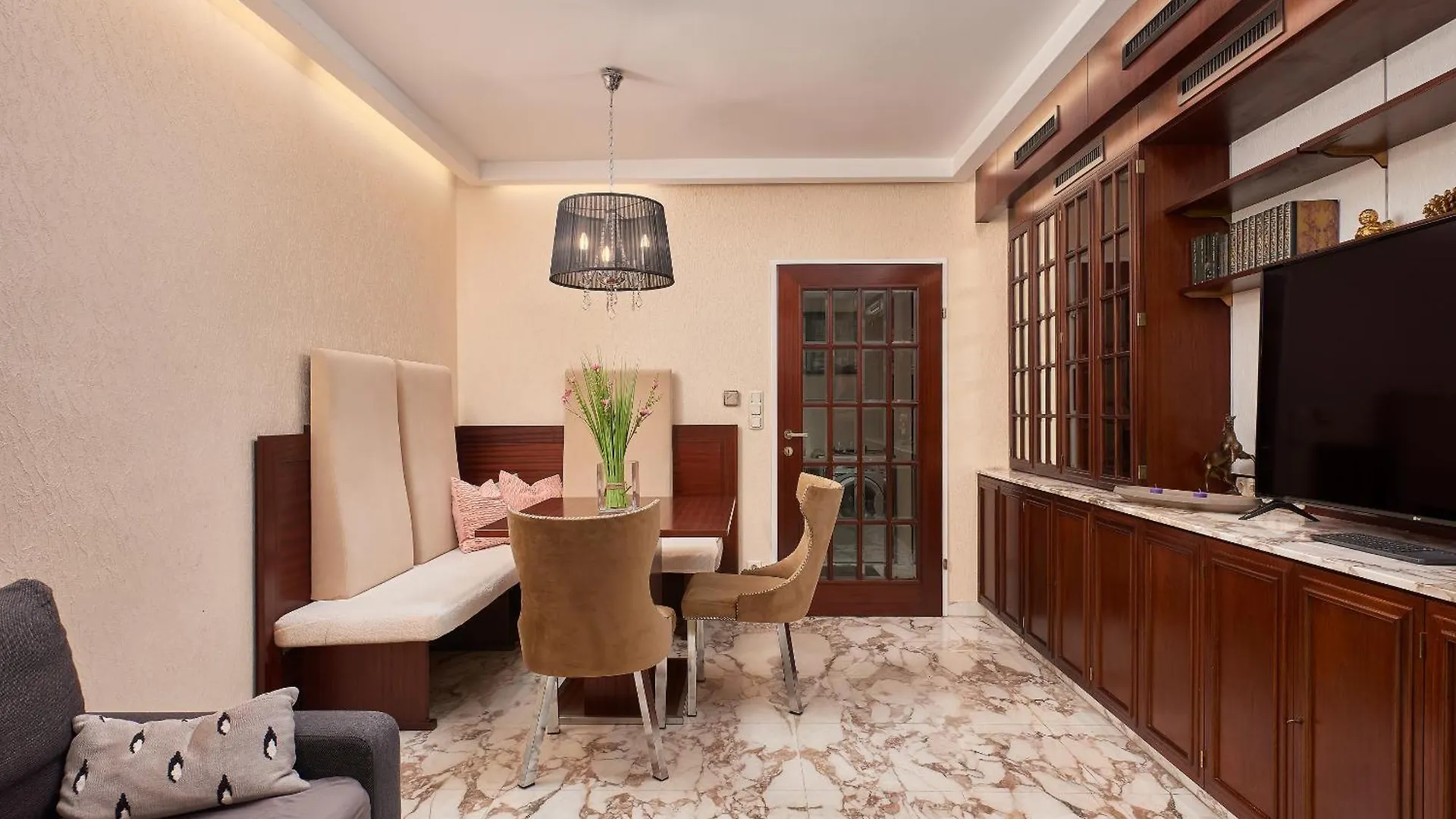 Apartment Vienna Prestige Central Luxury Haven W Free Parking And Sauna