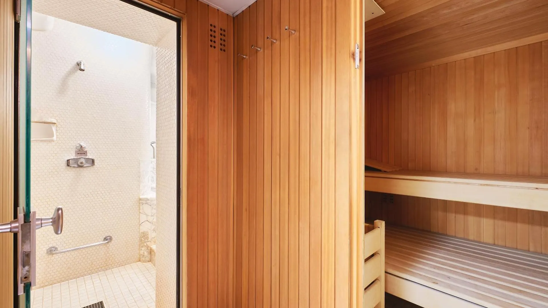 Vienna Prestige Central Luxury Haven W Free Parking And Sauna