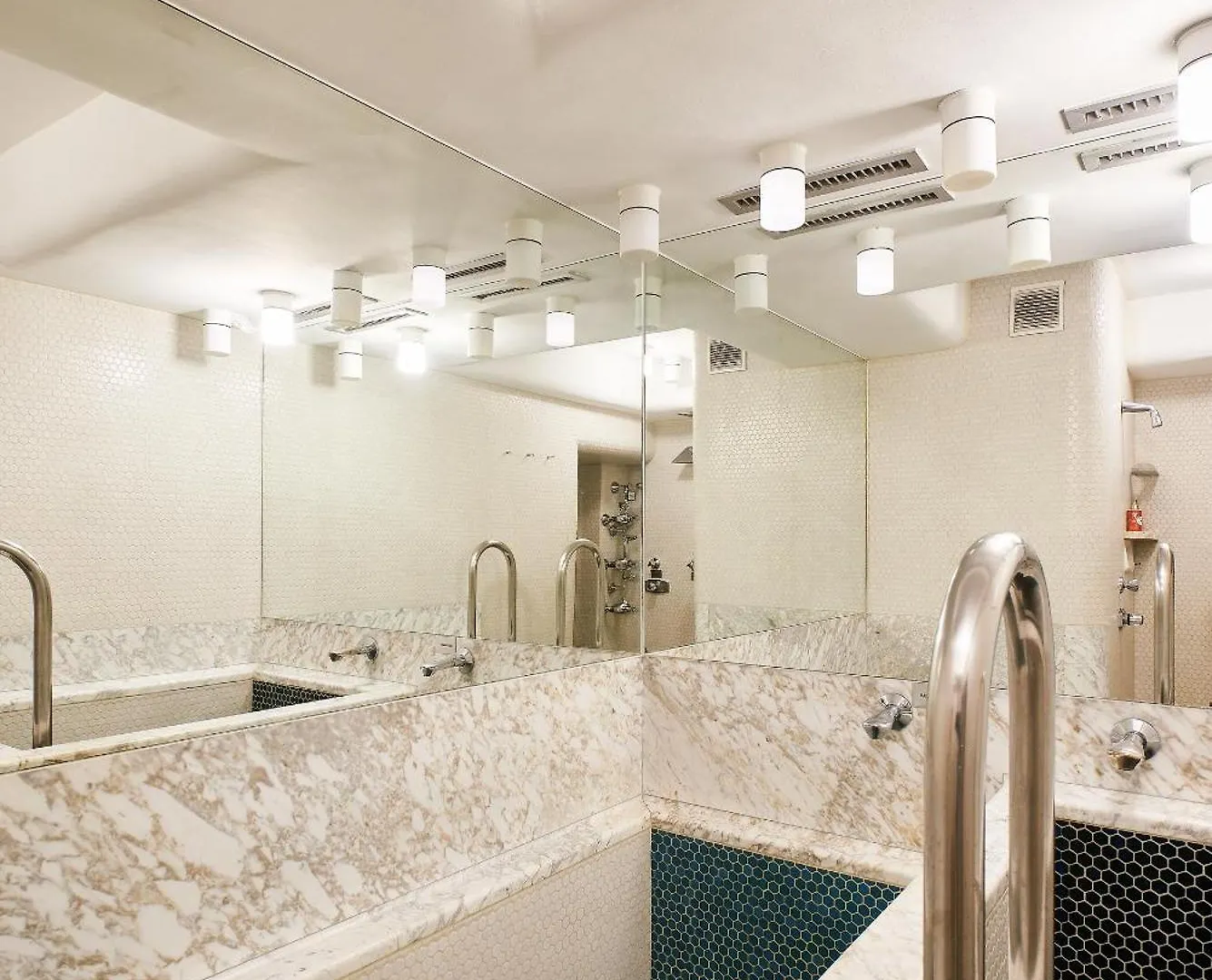 Vienna Prestige Central Luxury Haven W Free Parking And Sauna 0*,  Austria
