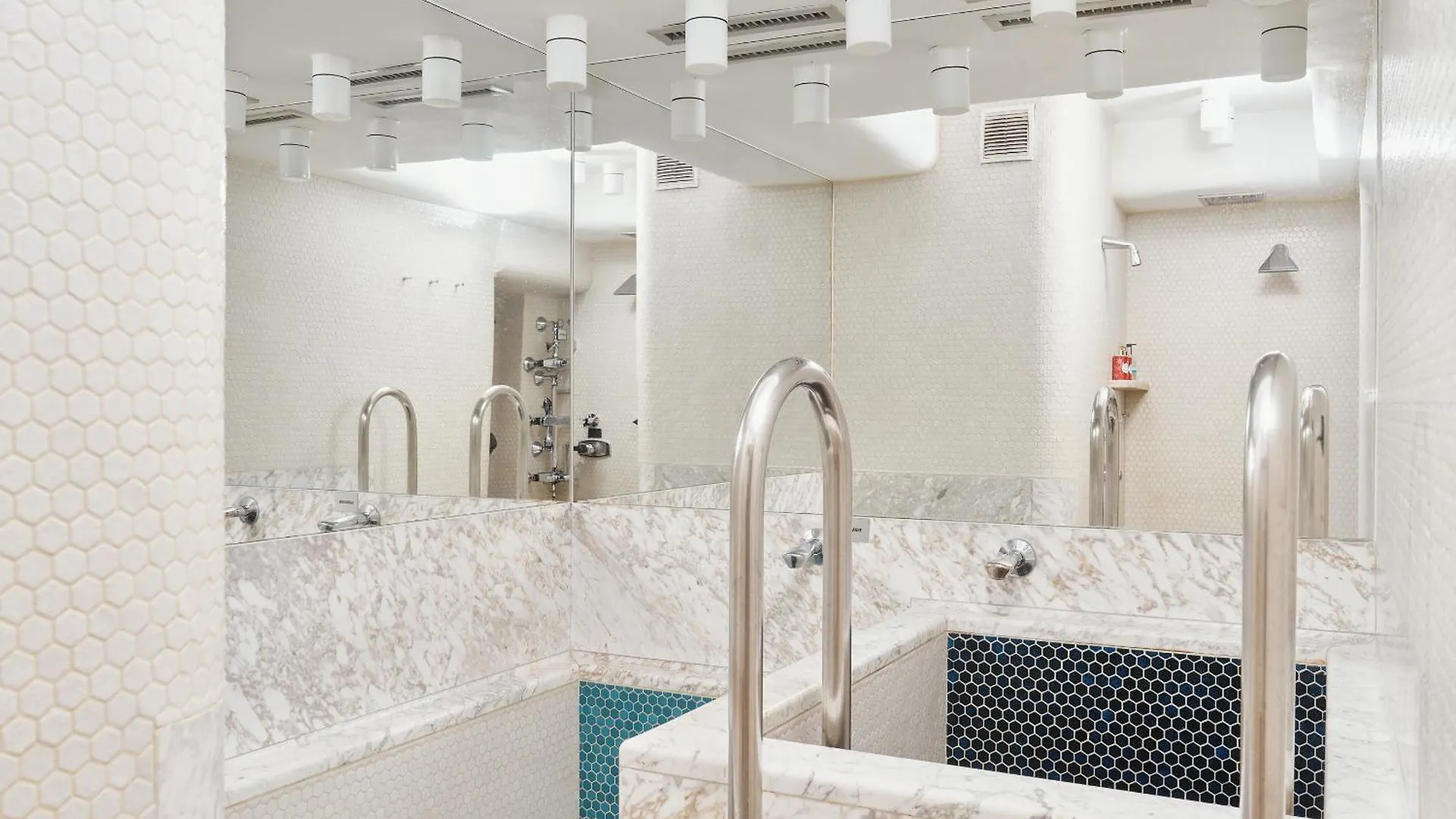Apartament Vienna Prestige Central Luxury Haven W Free Parking And Sauna